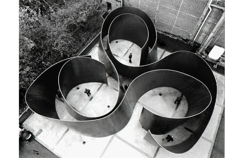 exhibitions of large scale works by american artist richard serra born in 1938 in san francisco