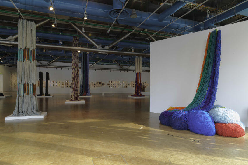 new arts by american artist sheila hicks at museum and gallery paris france