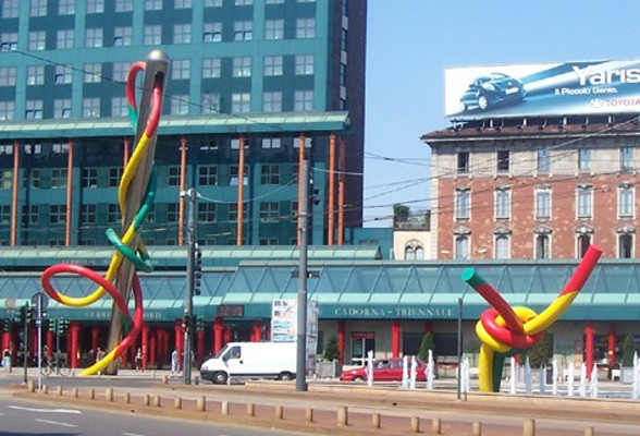 Claes Oldenburg and Coosje van Bruggen - Needle, Thread and Knot