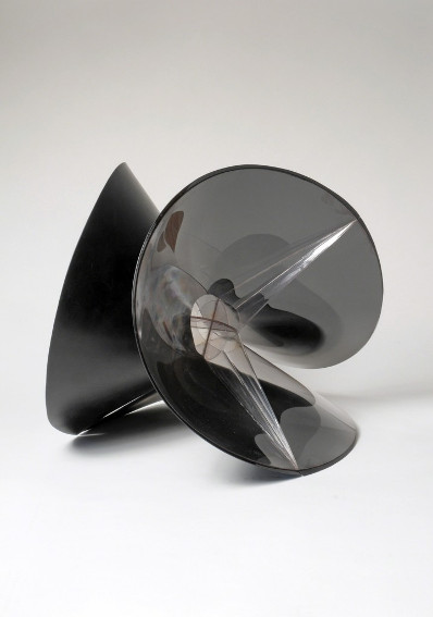 Naum Gabo Spheric theme black variation