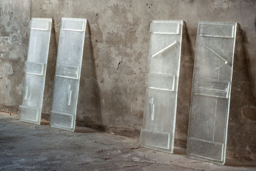 Miroslaw Balka Glasstress sculpture