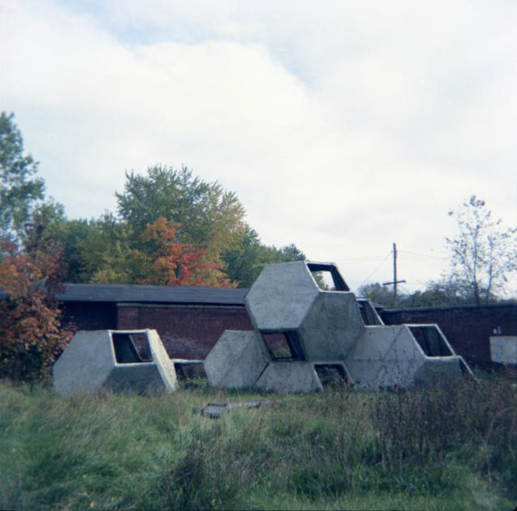 Tony Smith Bennington Structure sculpture